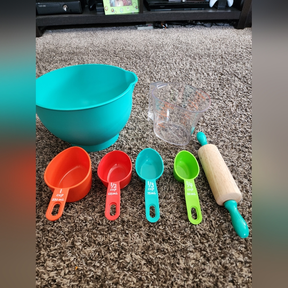 Pampered Chef Kids Baking Set